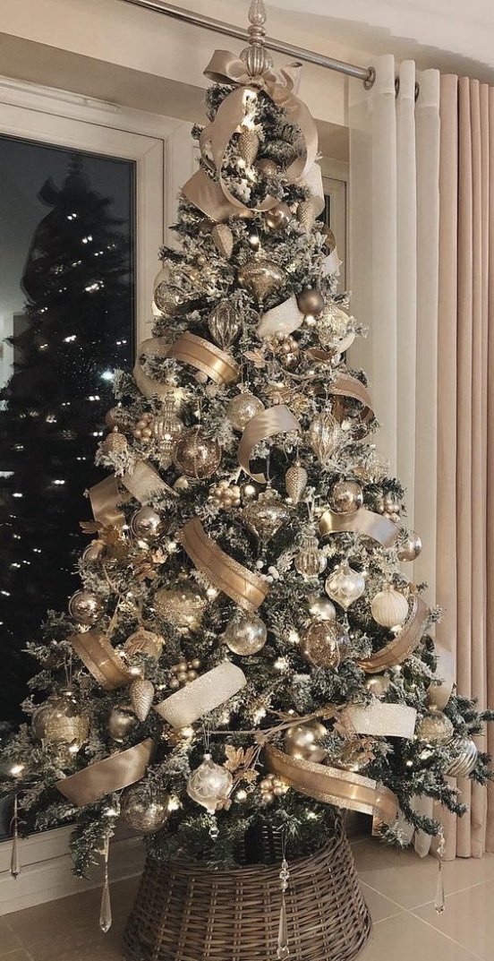 Get Festive: Stylish Christmas Tree Decor Tips For An Elegant Home