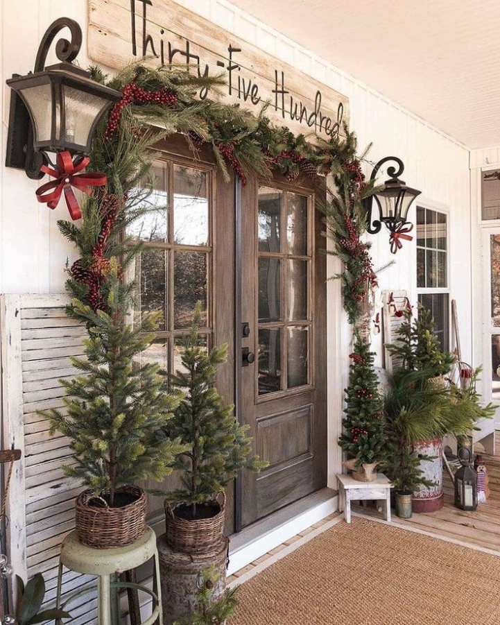 10 Festive Christmas Decor Ideas For Your Front Porch